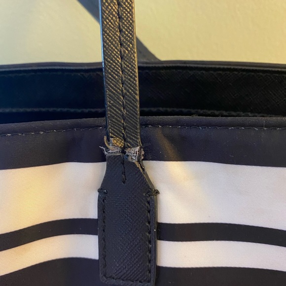 ⚫️⚪️ Kate Spade Black & White Striped Tote ⚪️⚫️ - Picture 7 of 11
